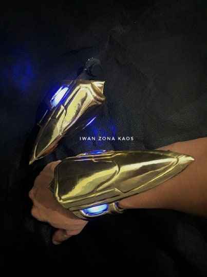 Web Shooter (X2) pair Iron Spider Led / Spider-Man Infinity War / Iron Spider