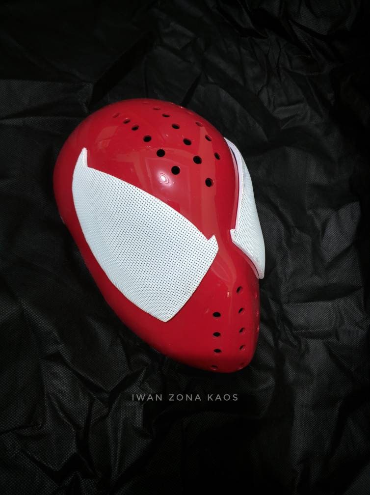 Scarlet Spiderman faceshell and lenses / scarlet spider